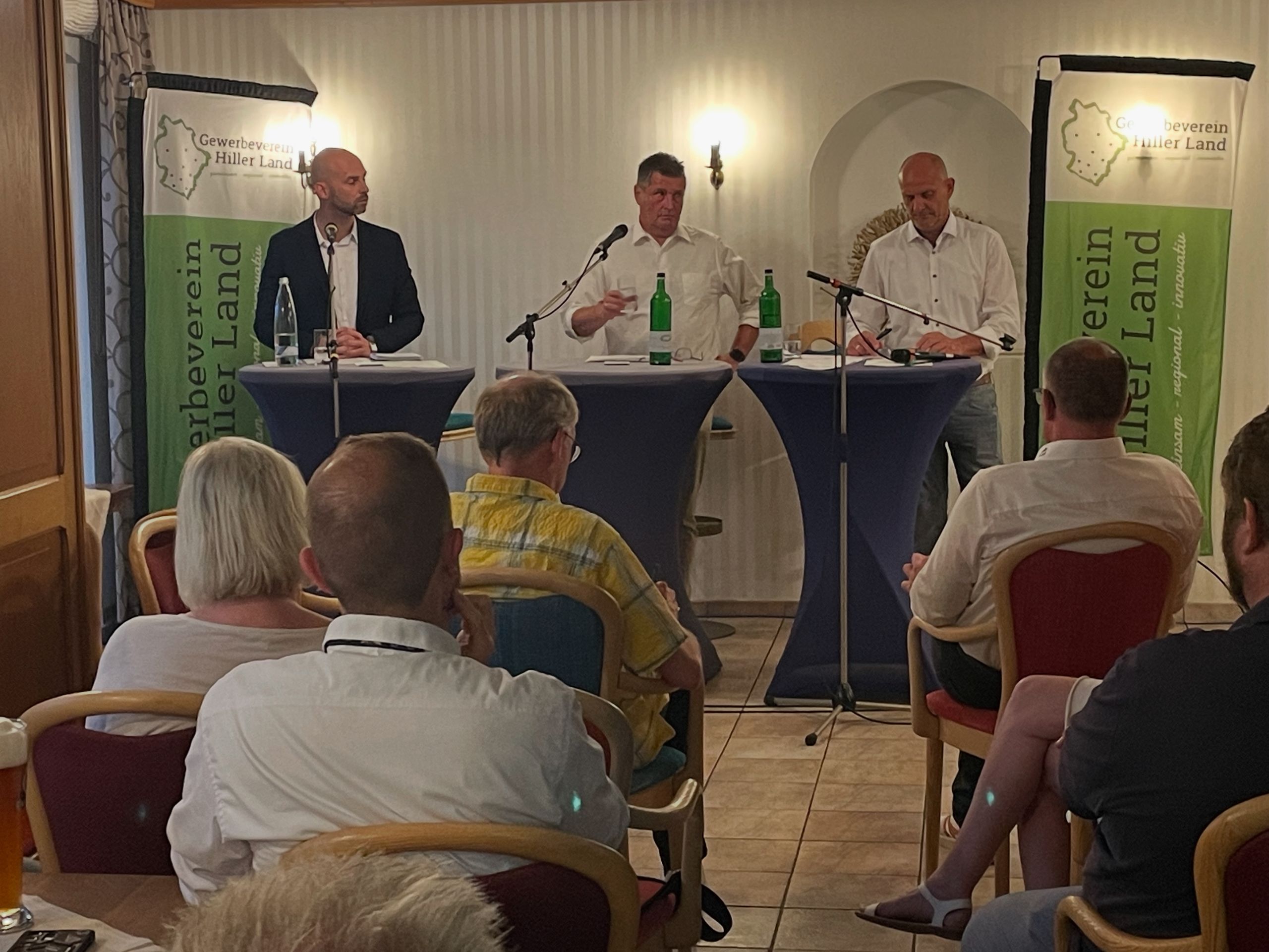 Die Vorsitzenden des Gewerbevereins mit den Kandidaten